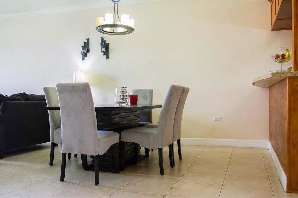 New Kingston Guest Apt At Sonoma Estate Bagian luar foto
