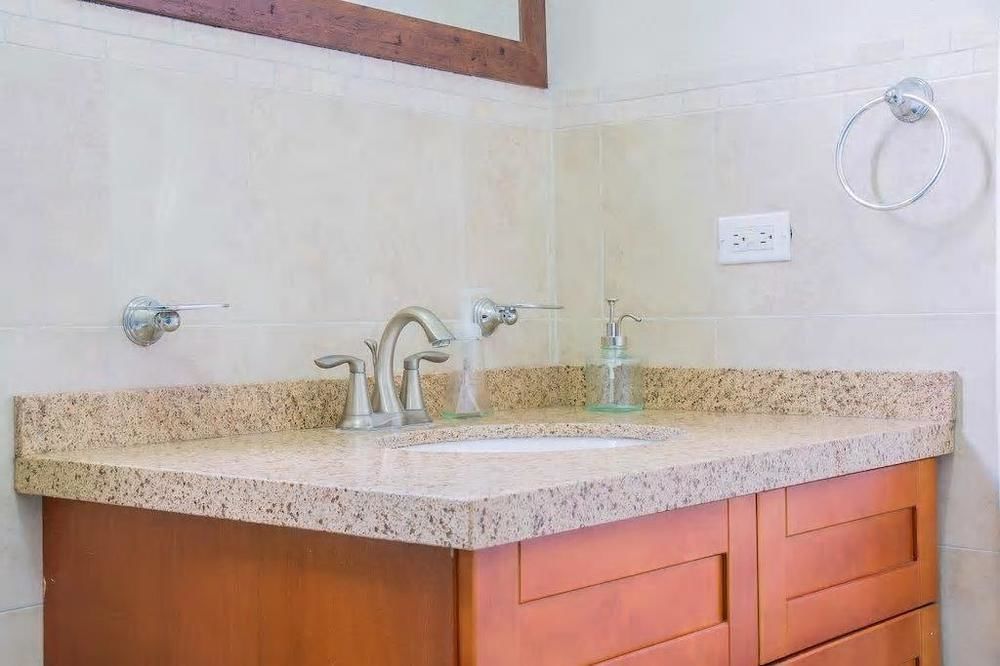New Kingston Guest Apt At Sonoma Estate Bagian luar foto