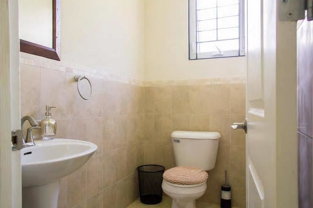 New Kingston Guest Apt At Sonoma Estate Bagian luar foto