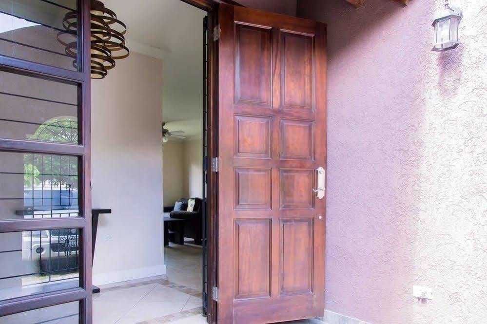 New Kingston Guest Apt At Sonoma Estate Bagian luar foto